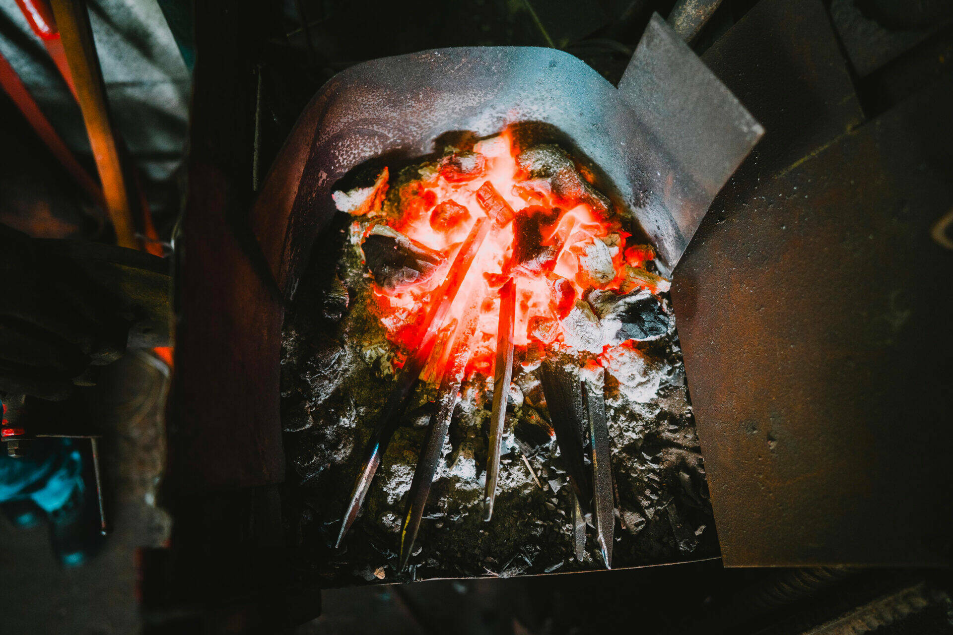 Etape de chauffe de l'acier au charbon par Joseph