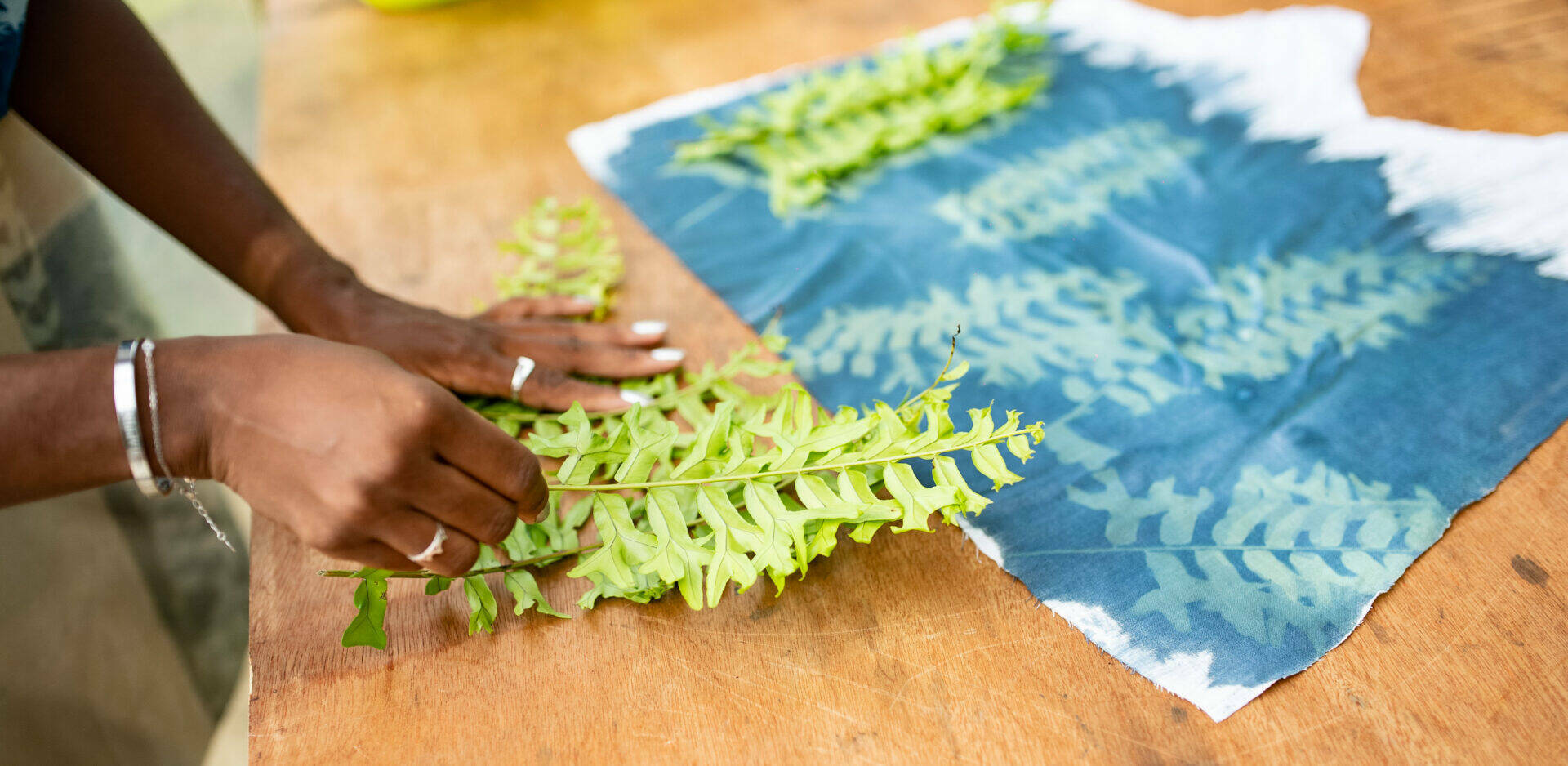 Processus d'impression botanique sur tissu