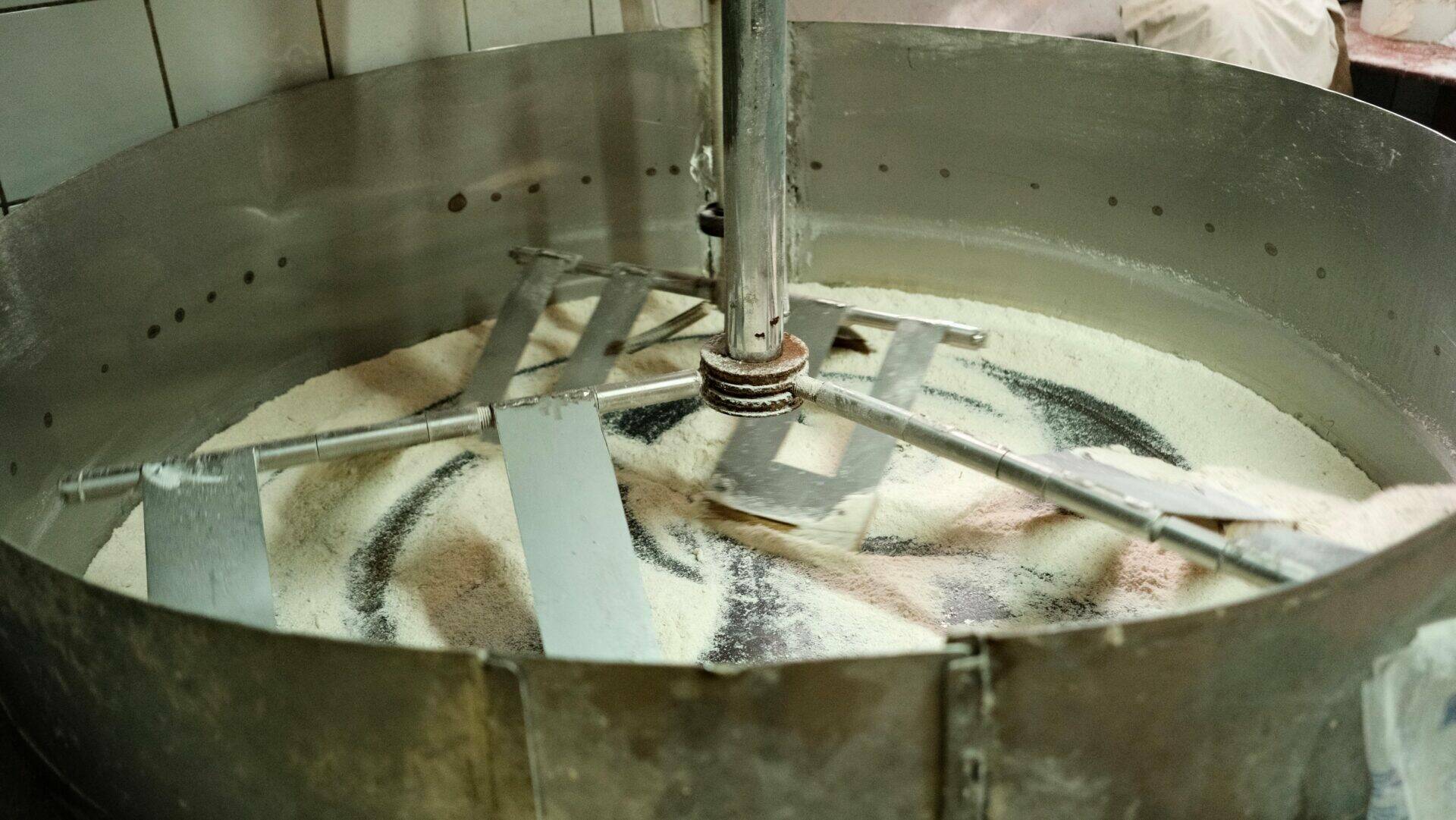 Cuisson de la farine de manioc