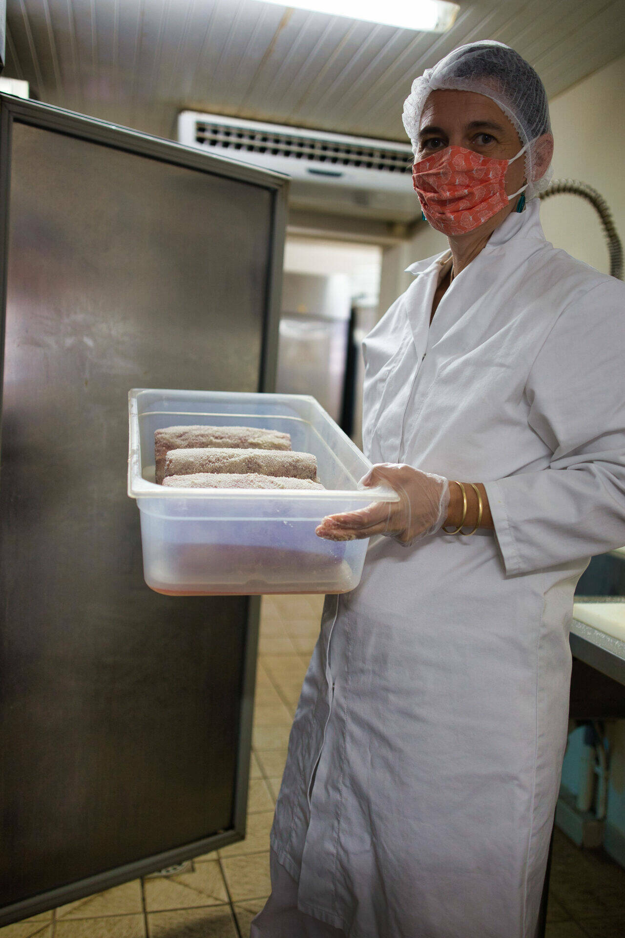 Portrait de Armelle dans son laboratoire de production