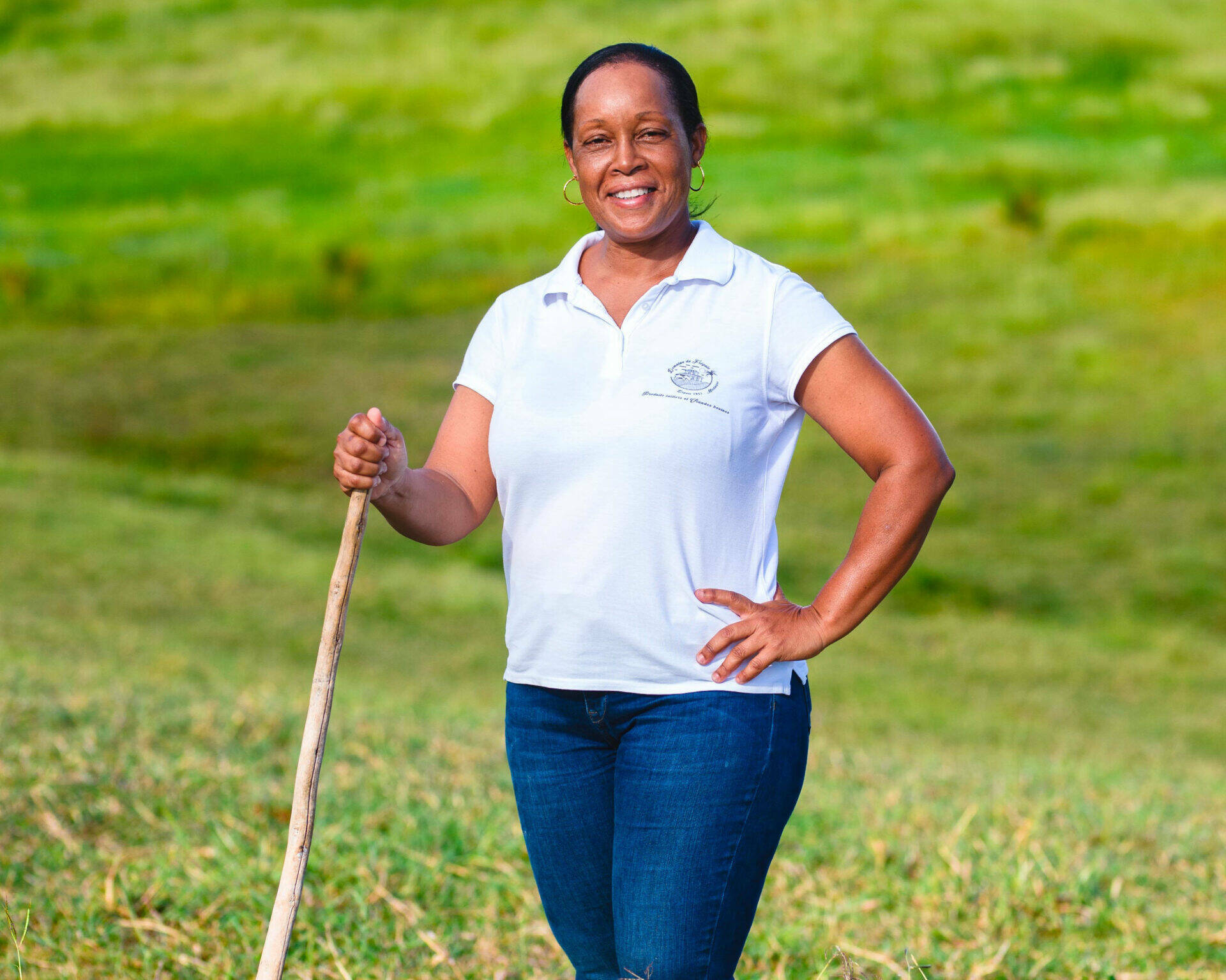 Portrait de Line dans un champ