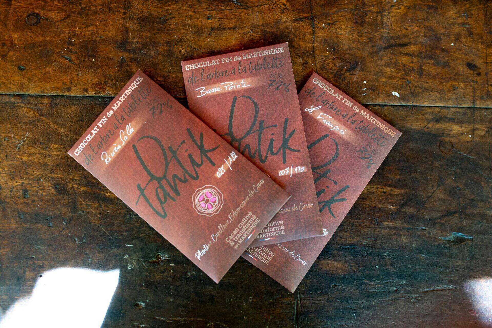 production-locale-martinique_anses-darlet_agroalimentaire_otantik-chocolat_trois-tablettes-de-chocolat.jpg