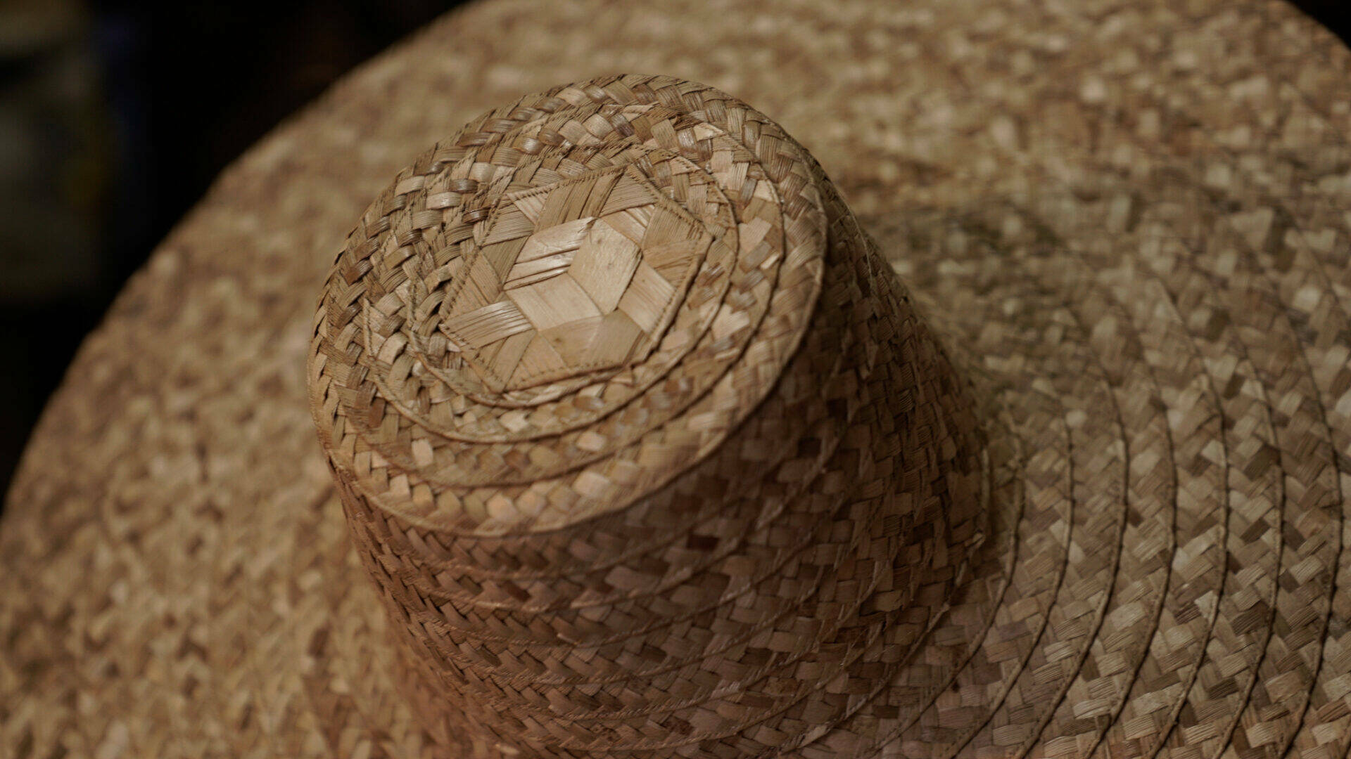 production-locale-martinique_lamentin_artisant-dart_bakoua-cration_chapeau-bakoua.jpg