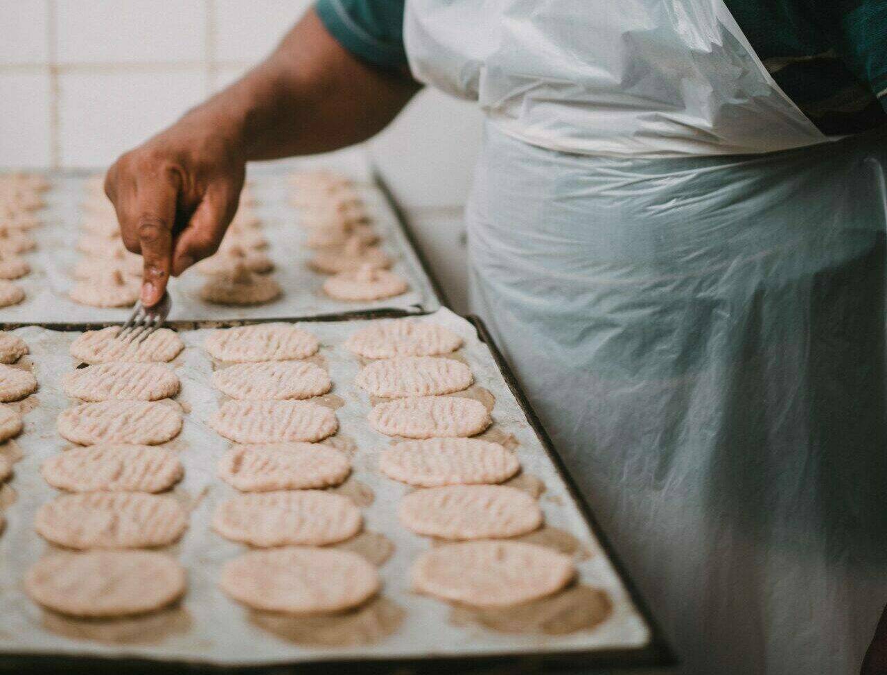 Processus de fabrication de biscuits Place Hurrard - préparation de la pâte