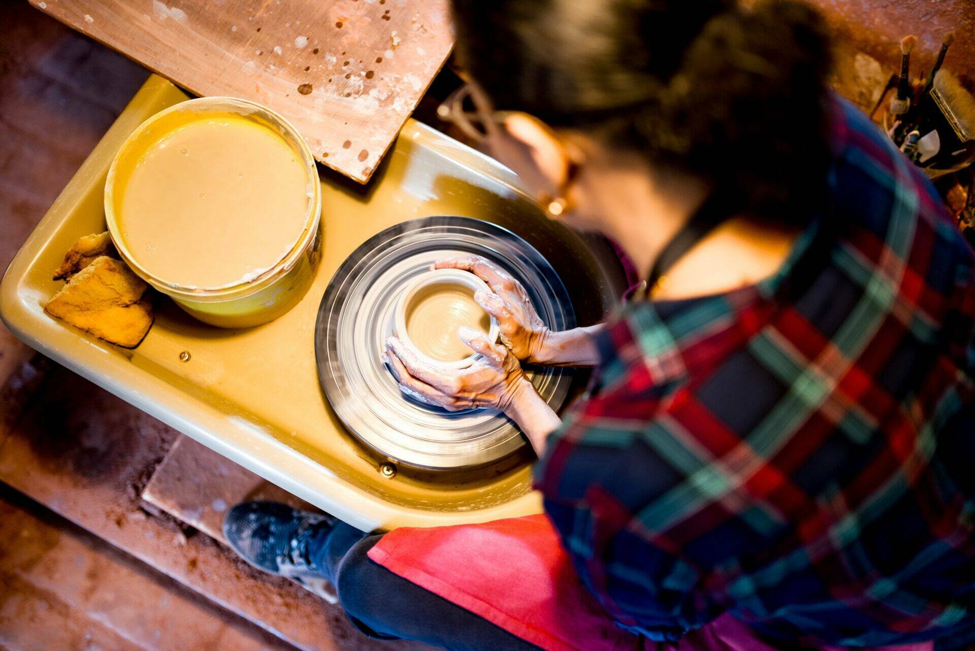 Valérie au tour de potier