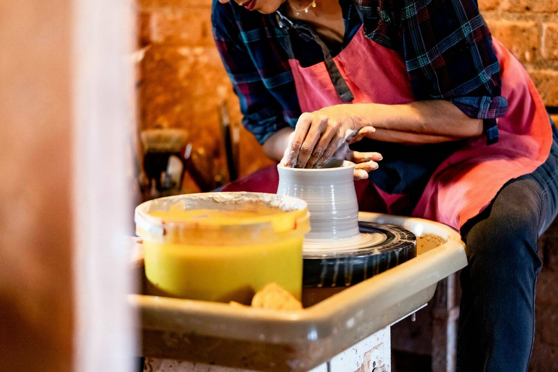 Valérie au tour de potier